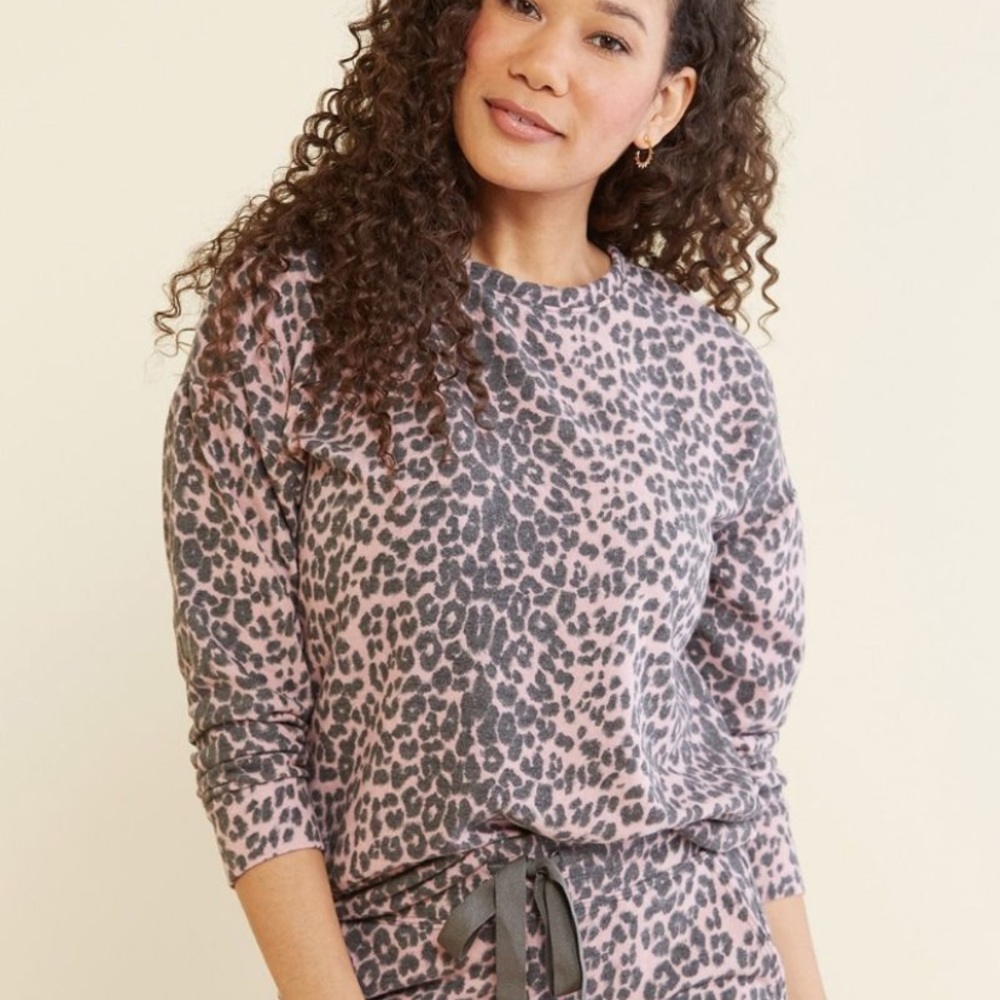 NWT SUNDRY Animal Print soft sweater